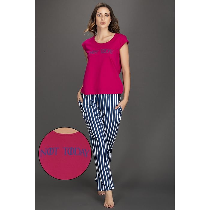 

Clovia Cotton Rich Text Print Top and Pyjama - LSC129A14, Pink