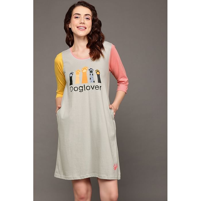 

Clovia Graphic Print Colourblocked Short Night Dress in Grey - 100% Cotton - NS1233D01, Light grey