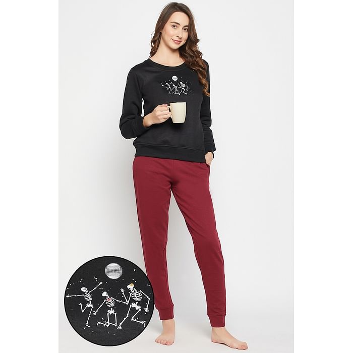 

Clovia Graphic Print Sweatshirt in Black & Chic Basic Joggers in Maroon - Fleece - LSW201P09