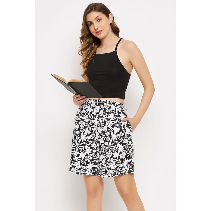 

Clovia Pretty Florals Shorts in Black - 100% Cotton - LB0204P13