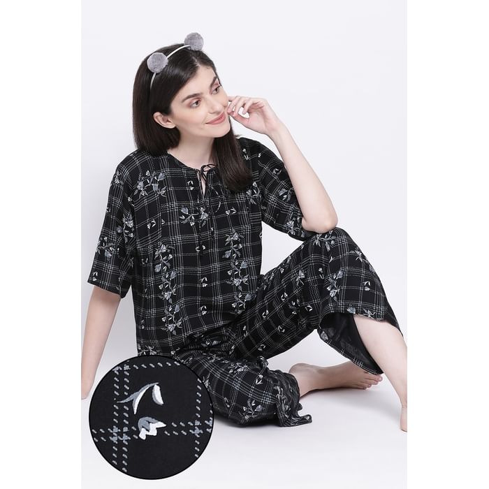 

Clovia Print Me Pretty Top & Pyjama in Black - Rayon - LS0535P13