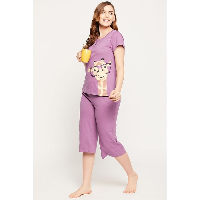 

Clovia Giraffe Emoji Print Top & Solid Capri Set in Lilac - 100% Cotton - LS0598P15, Purple