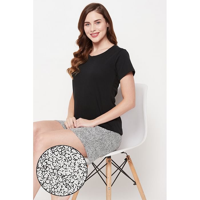 

Clovia Chic Basic Top & Print Me Pretty Boxer Shorts Set in Black & White - 100% Cotton - LSC001F13