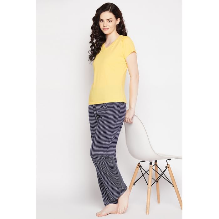 

Clovia Colourblocked T-shirt in Maroon & Chic Basic Flared Capri in Black - 100% Cotton - LSC029P99, Assorted