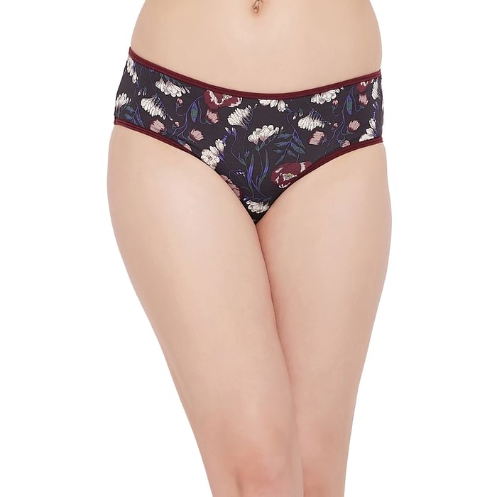 

Clovia Mid Waist Floral Print Hipster Panty in Black - PN3404E13