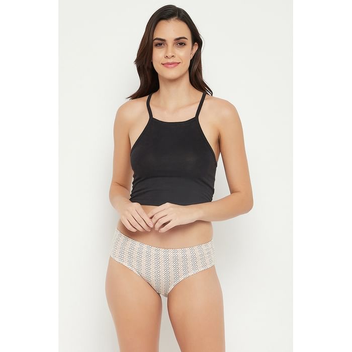 

Clovia Mid Waist Printed Hipster Panty in White with Inner Elastic - 100% Cotton - PN3227H18