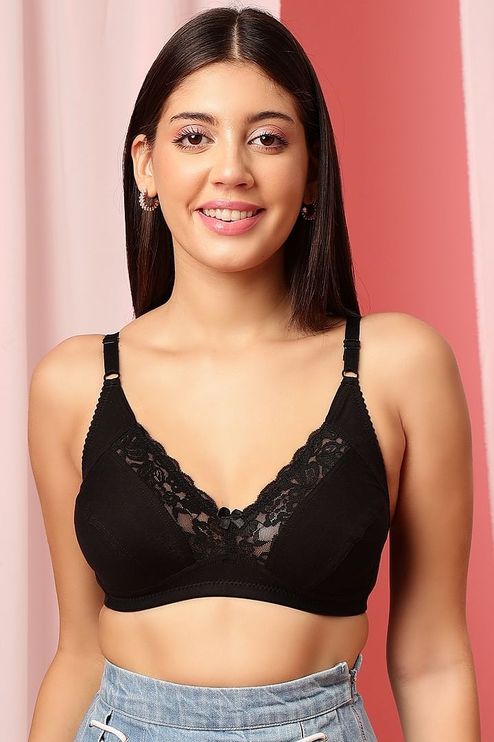 Buy Clovia Padded Non-Wired Full Cup Halter Neck Bralette in Black - Lace  Online
