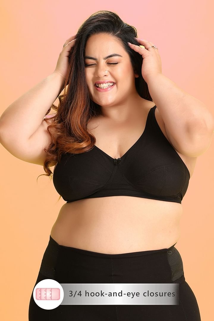 Buy Clovia Non-Wired Lightly Padded Spacer Cup Easy-On Front Open Full  Figure Bra Black - Cotton online