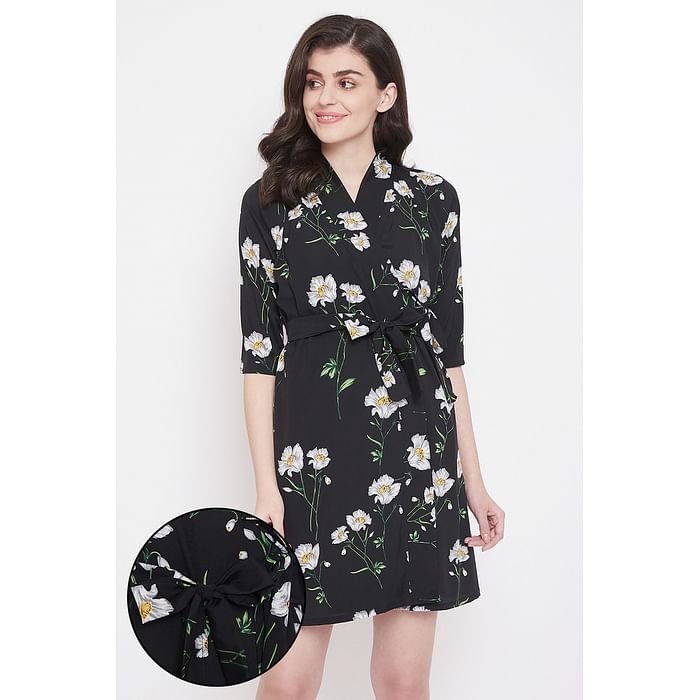 

Clovia Pretty Florals Robe in Black - Crepe - NS1329D13
