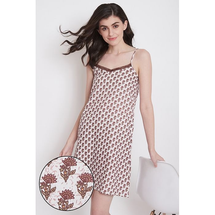 

Clovia Pretty Florals Short Night Dress in White- 100% Cotton - NS1336P06, Brown