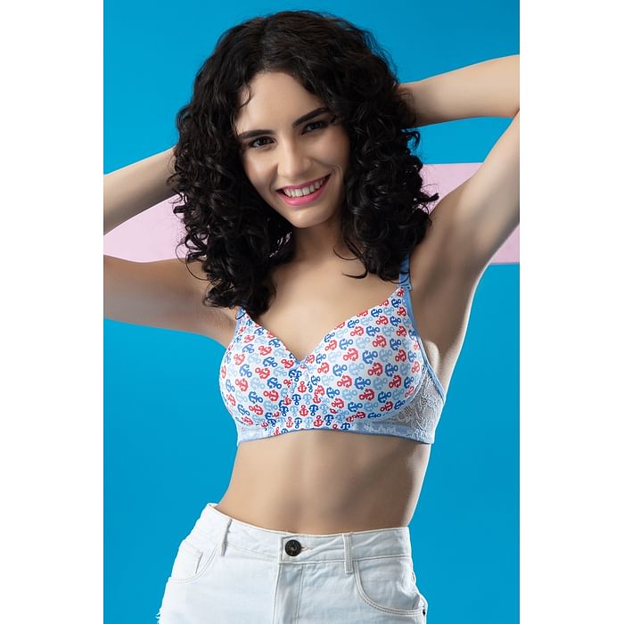 

Clovia Padded Non-Wired Full Cup Anchor Print Multiway T-shirt Bra in White - BR1737C18