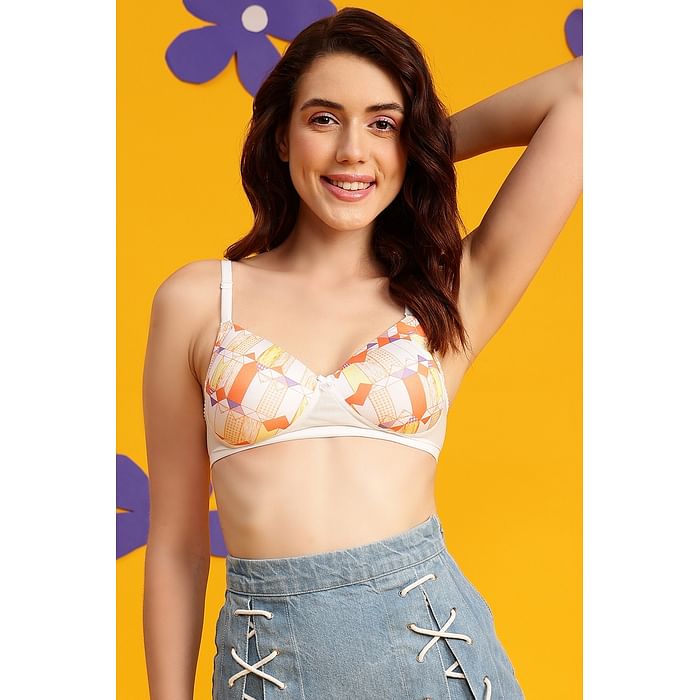 

Clovia Padded Non-Wired Full Cup Geometric Print Multiway T-shirt Bra in White - BR1866B18