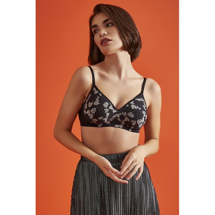 

Clovia Padded Non-Wired Full Cup Leaf Patterned T-shirt Bra in Black - Lace - BR1874Z13