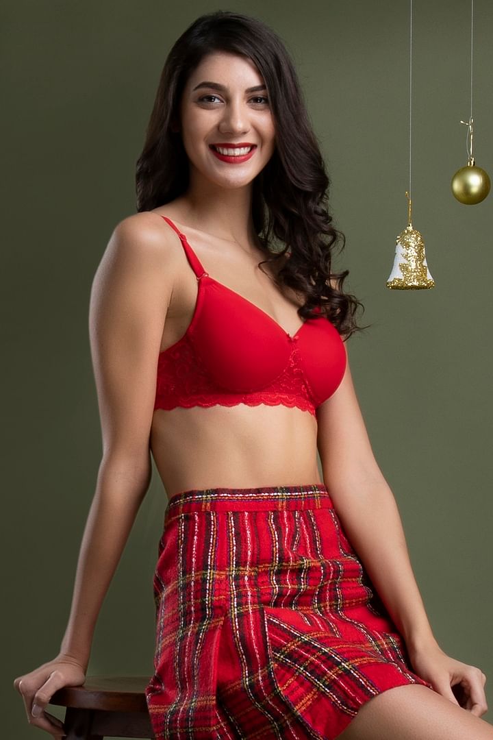 Clovia Padded Non-Wired Full Cup Multiway T-shirt Bra in Red
