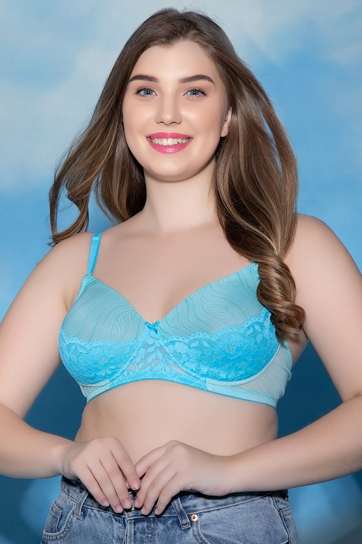 Buy Padded Non Wired Full Cup Striped Bra in Sky blue - Lace Online India,  Best Prices, COD - Clovia - BR2270Y03