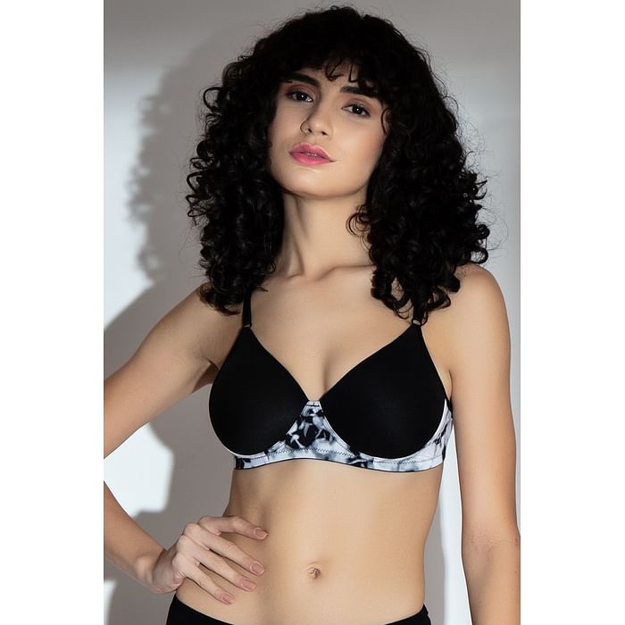 

Clovia Padded Non-Wired Full Cup T-shirt Bra in Black - BR1897W13