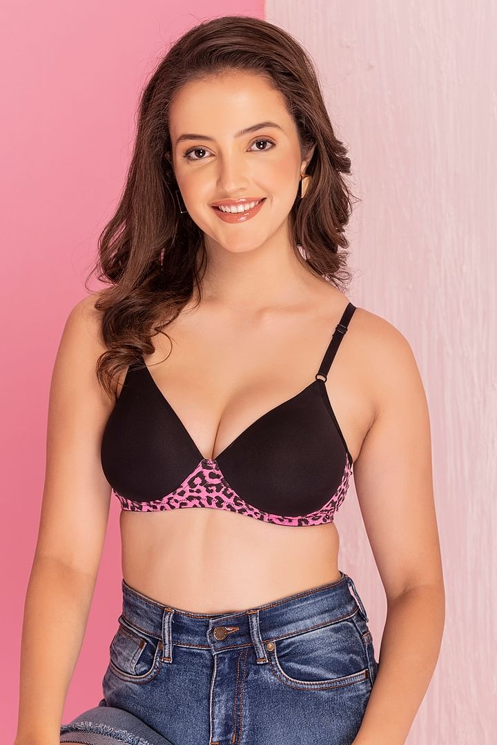 Buy Padded Non-Wired Full Cup Polka Dot Print T-shirt Bra in Black Online  India, Best Prices, COD - Clovia - BR1067T13