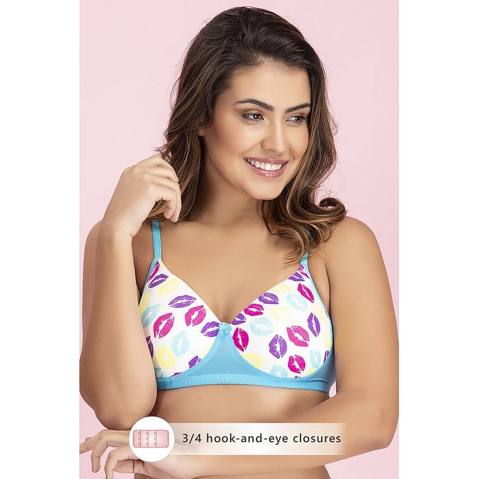 

Clovia Padded Non-Wired Full Coverage Kiss Print T-Shirt Bra in White - Powernet - BR1866L18