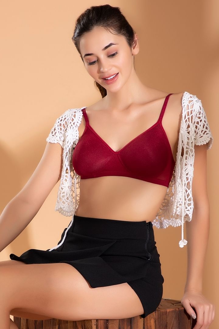 Buy Padded Non-Wired Full Cup T-shirt Bra in Maroon Online India, Best  Prices, COD - Clovia - BR1480P09