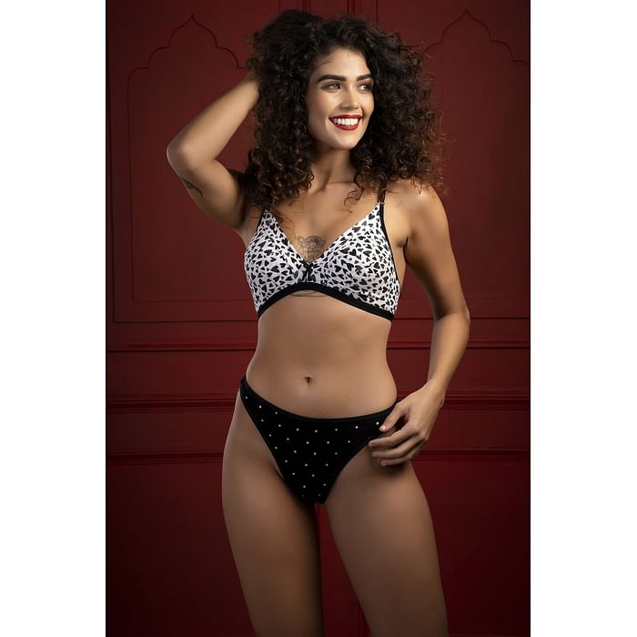 

Clovia Low Waist Polka Print Thong in Black - PN1481C13