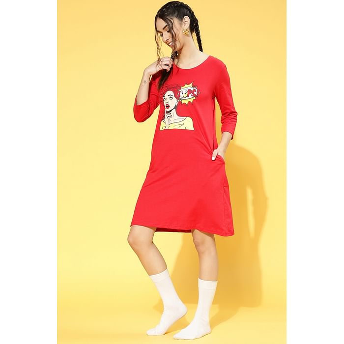 

Clovia Emoji Print Sleep Tee in Red - 100% Cotton - NS1233P04