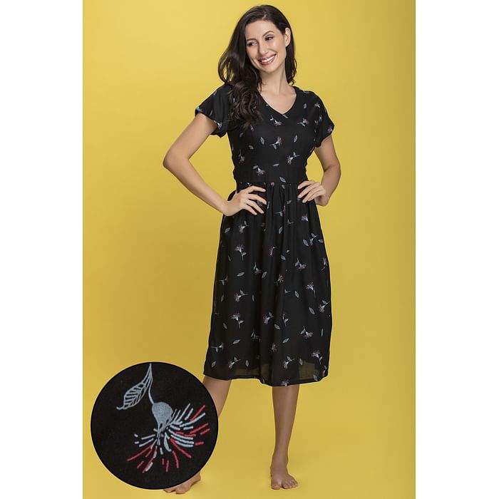 

Clovia Pretty Florals Nightdress in Black- Rayon - NS1342P13