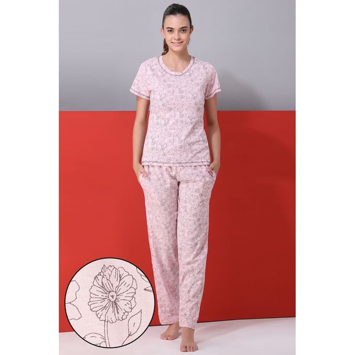 

Clovia Pretty Florals Top & Pyjama in Baby Pink - 100% Cotton - LS0558P22, Light pink