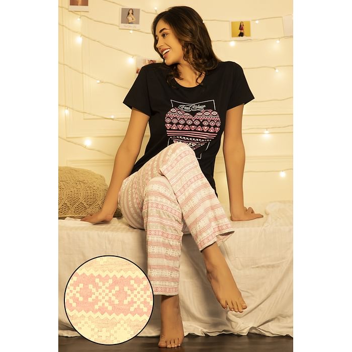 

Clovia Print Me Pretty Black Sleep T-shirt & Baby Pink Pyjama - 100% Cotton - LS0193A22, Light pink