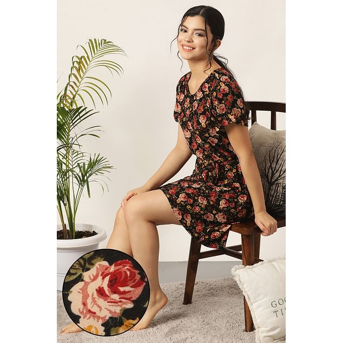 

Clovia Print Me Pretty Short Night Dress in Black- Crepe - NS1311P13