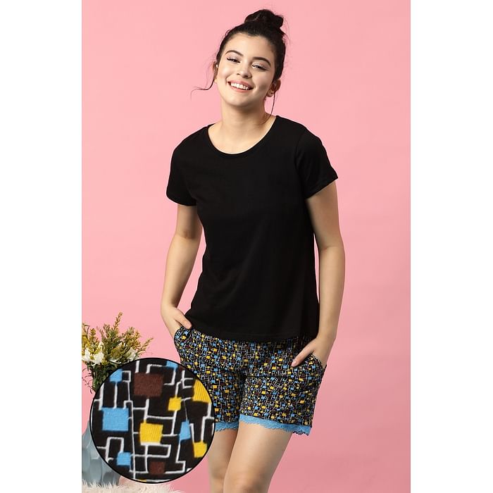 

Clovia Print Me Pretty Top & Boxer Shorts in Black- Cotton Rich - LSC184F19, Multicolour