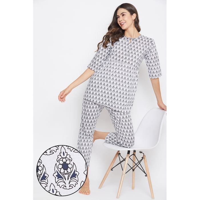 

Clovia Print Me Pretty Top & Pyjama in White - 100% Cotton - LS0525A08, Navy