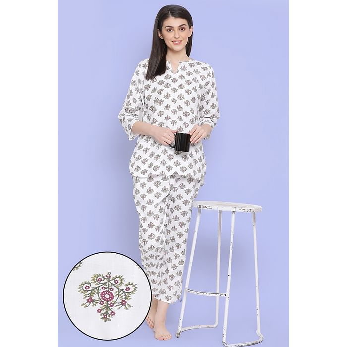 

Clovia Print Me Pretty Top & Pyjama in White- 100% Cotton - LS0514P18