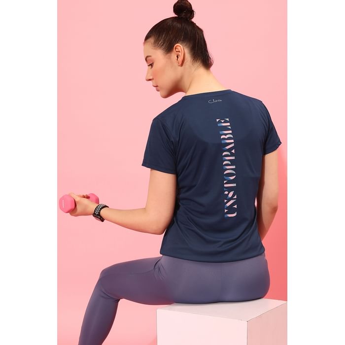 

Clovia Comfort-Fit Quick-Dry Text Print Active T-shirt in Navy Blue - AT0160P08