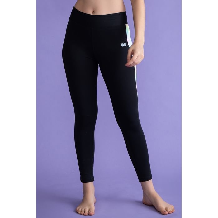 

Clovia Snug Fit Active Ankle-Length Tights in Black - AB0043H13