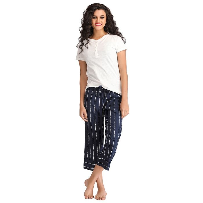 

Clovia Cotton Comfy T-Shirt & Printed Capri - White - LSC527P18