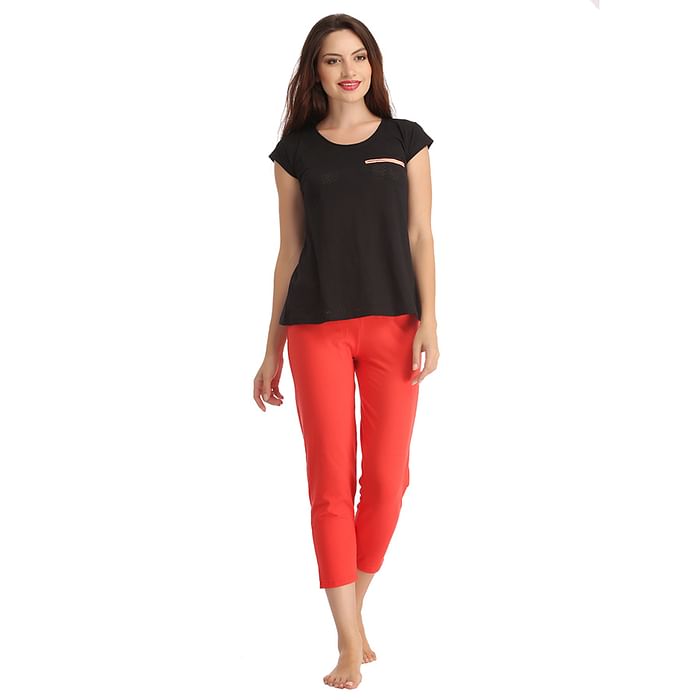 

Clovia Cotton Round Neck Black T-Shirt With Capri - LSC525P13
