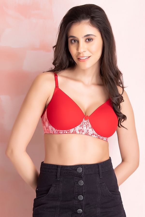 Buy Padded Non-Wired Full Cup Multiway T-shirt Bra in Red Online India,  Best Prices, COD - Clovia - BR1897I04