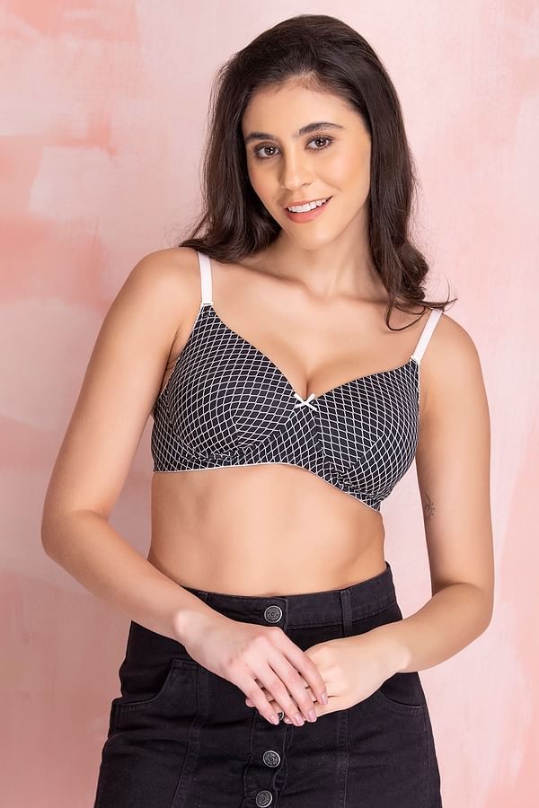 Buy Padded Non-Wired Full Cup Printed Multiway T-shirt Bra in Black Online  India, Best Prices, COD - Clovia - BR2393D13
