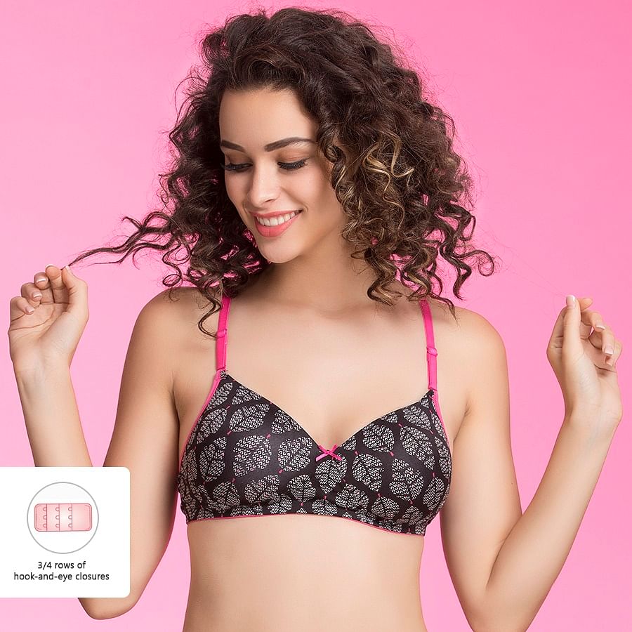 Buy Padded Non-Wired Full Coverage Multiway T-Shirt Bra in Skin Colour  Online India, Best Prices, COD - Clovia - BR0738J24