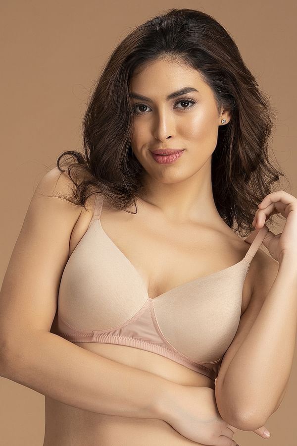 Buy Padded Non Wired Full Coverage T Shirt Bra In Nude Online India Best Prices Cod Clovia 6846