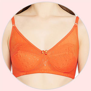 Buy Chic Non-Padded Wirefree Full Coverage Bra In Red Online India, Best  Prices, COD - Clovia - BR0181Q04
